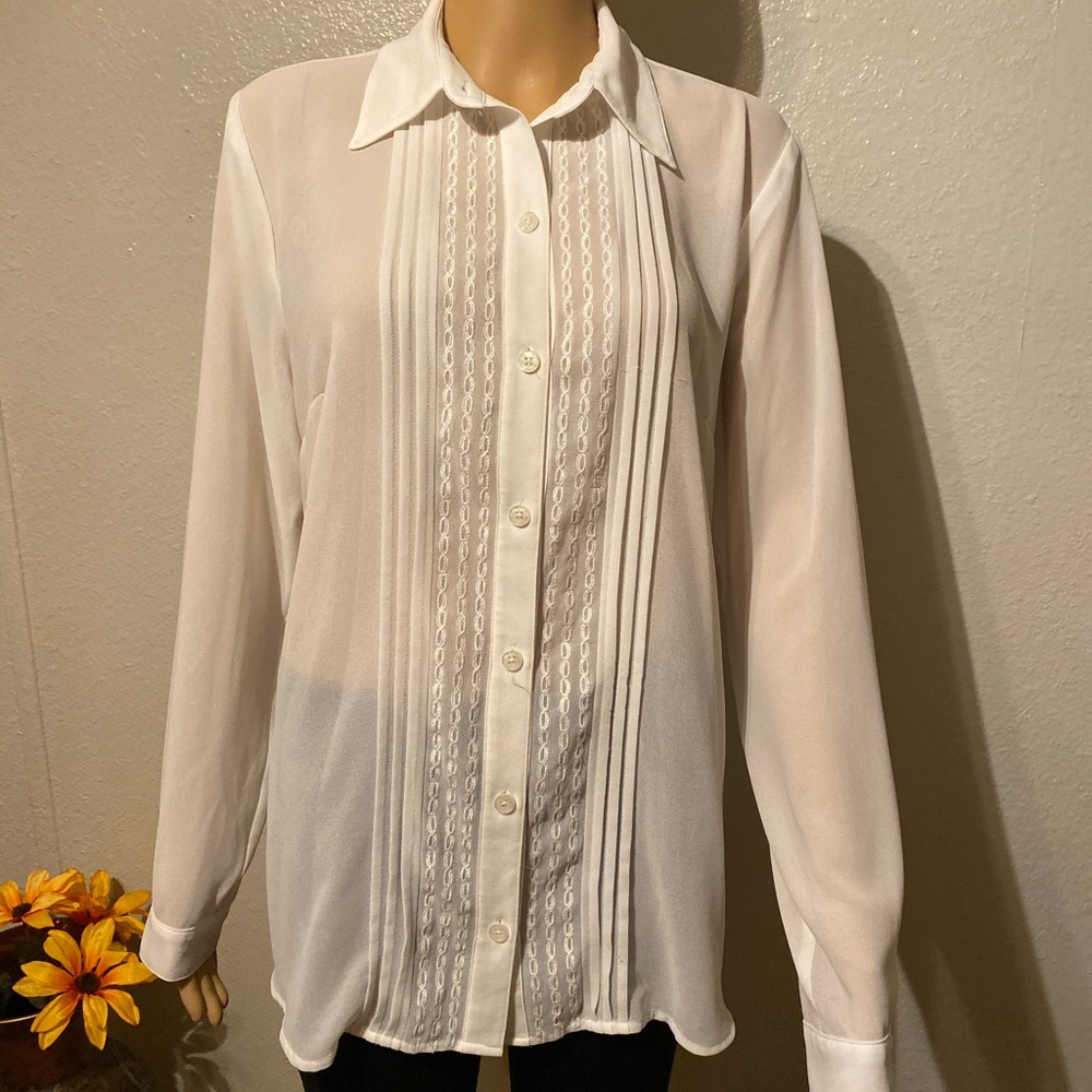CABI beautiful blouse long sleeves  cream size M